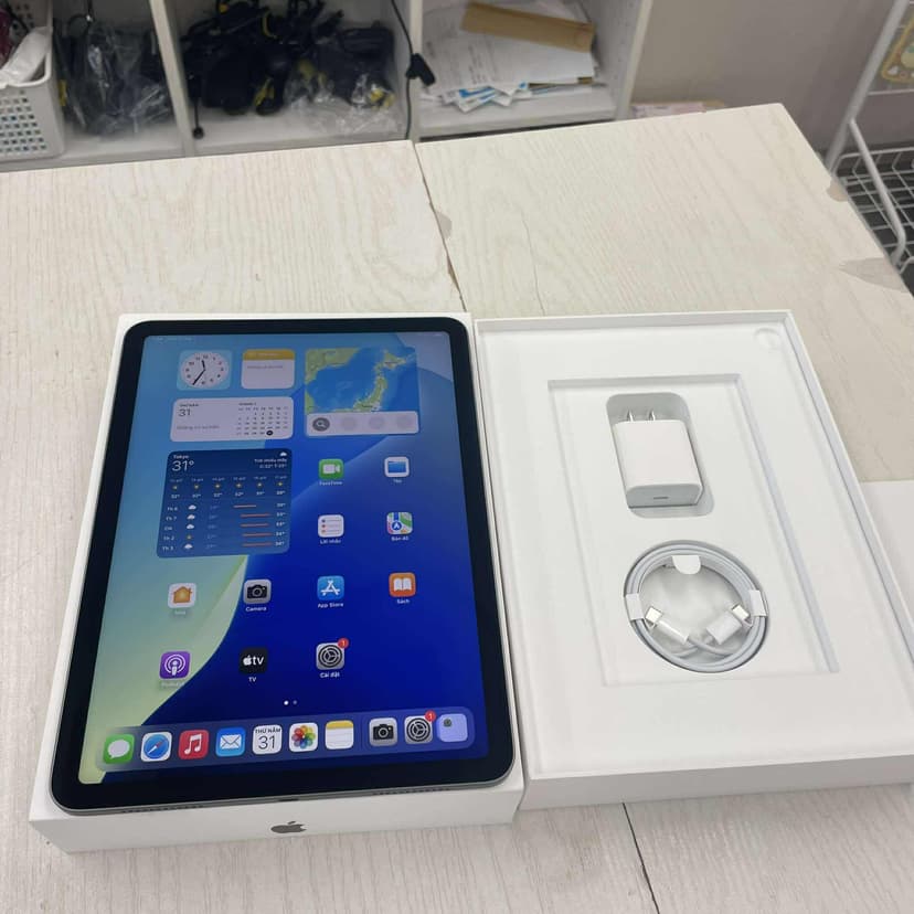 5333. Ipad Air 5 chip M1 10.9" xám 64Gb wifi new99 pin90% phụ kiện fullbox, giá 5man5