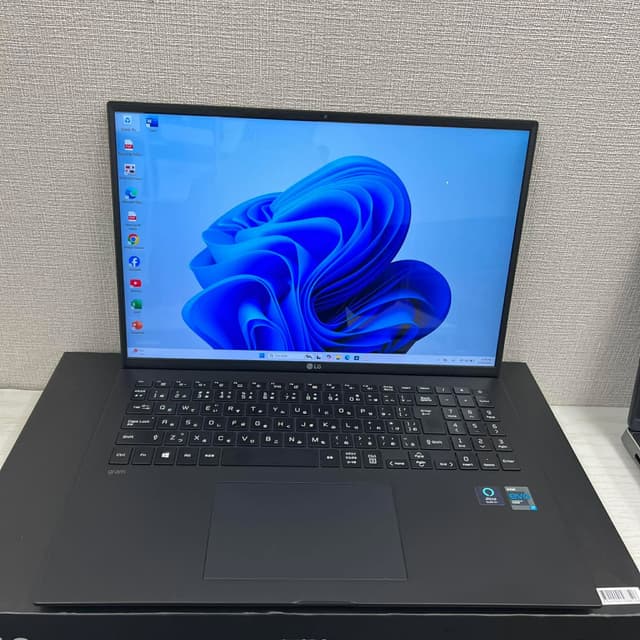 - 6807. LG Gram 16inch màn hình 2k 11th i7-1165G7/16/512Gb pk fullbox, giá 5man2