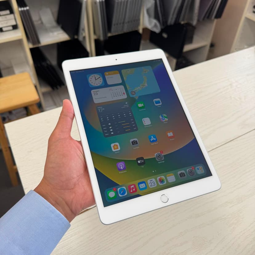 7237. Ipad Gen 7 32Gb bạc sim+wifi new99 pin100% sạc 0 lần chưa qua sử dụng DBH pk cáp sạc, giá 2man