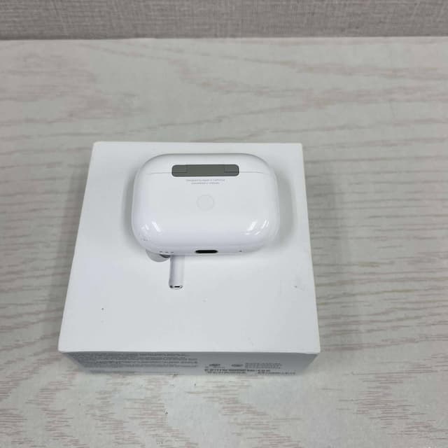 5758. AirPods Pro 2 type C new98% bh apple đến 18/3/2026 fullbox, giá 2man