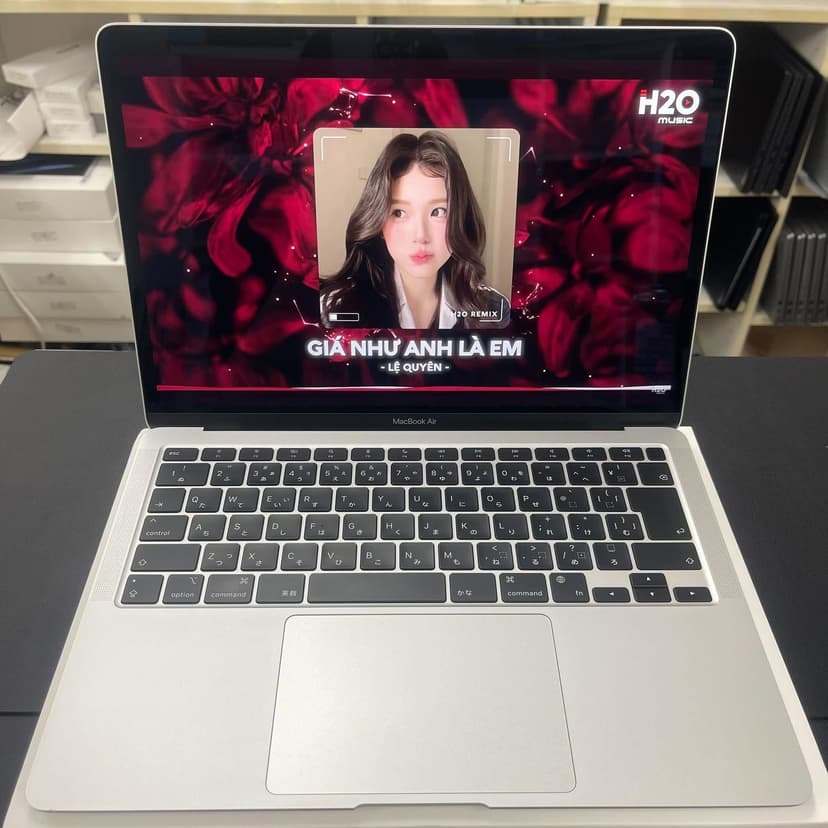 - 8137. Macbook Air 2020 13.3” bạc. M1/8/256Gb pin 98% sạc 37 lần pk fullbox, giá 6man9