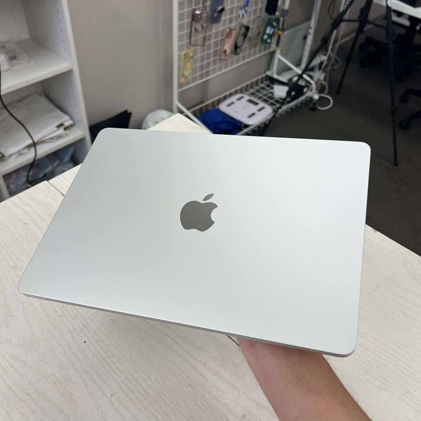 5688. Macbook Air 2025 13.6" bạc M4/16/512Gb new99% sạc 4 lần pin100% bh 3/8/2026 pk cáp sạc, giá 13man8